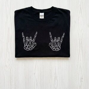 Rock On Skeleton Hands Graphic Tee Black Women's Large EUC Goth Grunge Edgy